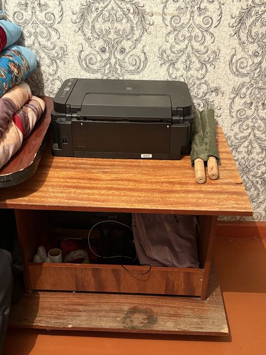 Продам телевизор TCL вместе с подставкой и Отау ТВ