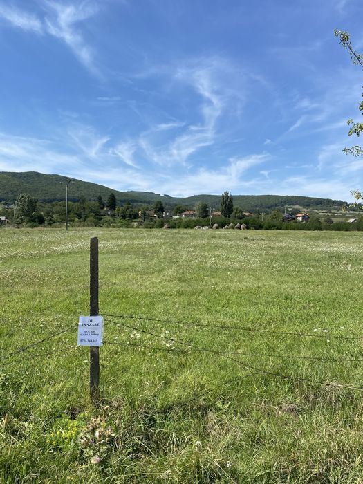 Vând teren intravilan în Petrești ,1560 mp , toate utilitățile , ideal pentru casă