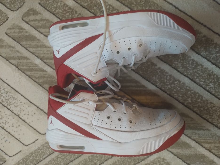 Маратонки Nike  Jordan 37,5 номер.