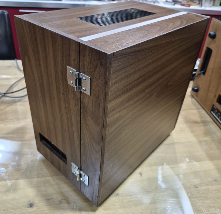 Vand diferite magnetofoane Akai