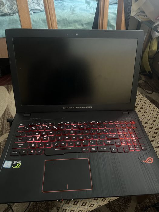 Vand la detali Asus rog strix 553