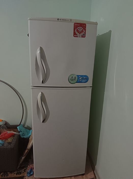 Продоётся холодильник LG