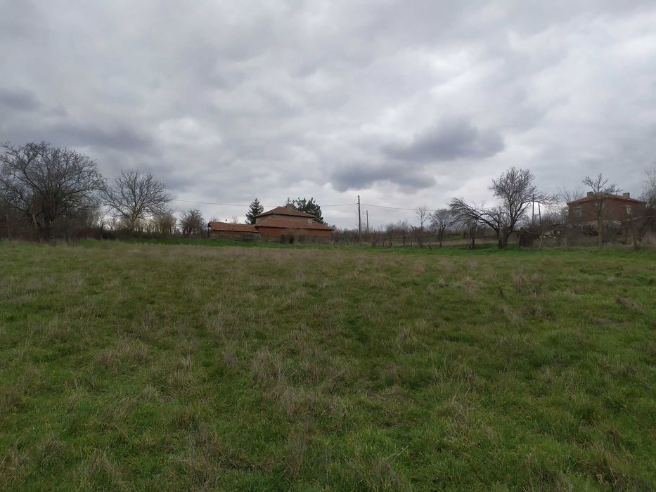 Къща с голям двор