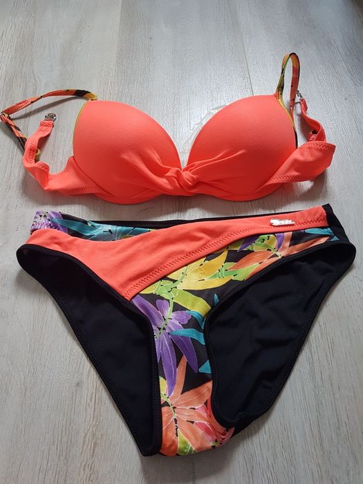 Costum de baie 2 piese Marko marimea S/XS Corai