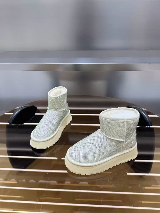 UGGI в наличии есть