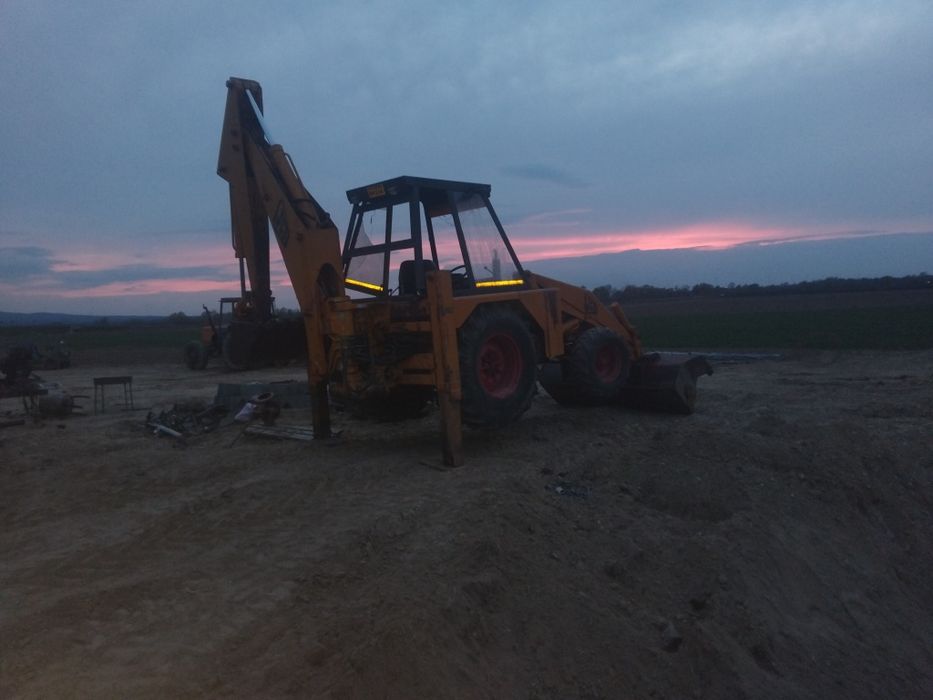 Buldoexcavator jcg cx3 an 90