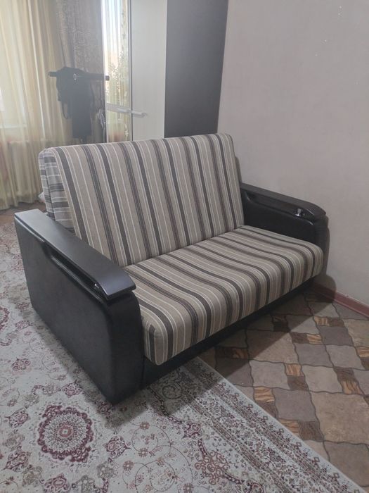 Продам диван в хорошем состоянии.