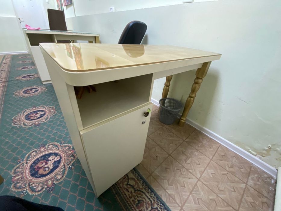 Маникюрные столы. Хорошего касествСтол нейл мастера. Педикюрное кресло