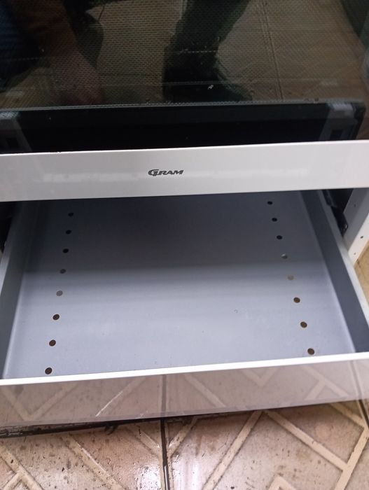 Свободно стояща печка с керамичен плот GRAM  с две години ГАРАНЦИЯ!