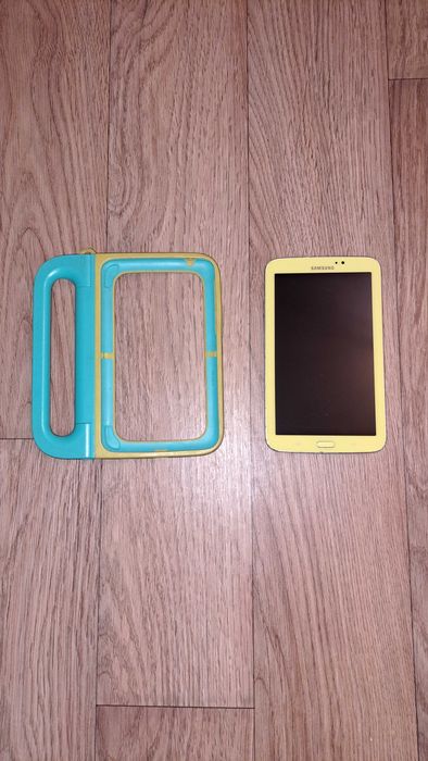 Детский планшет Samsung в защитном чехле