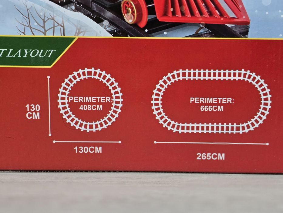 Огромный новогодний поезд со светом и звуком