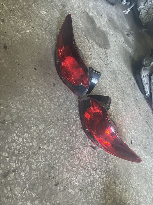 Задний фонарь левый правый на Mazda 6