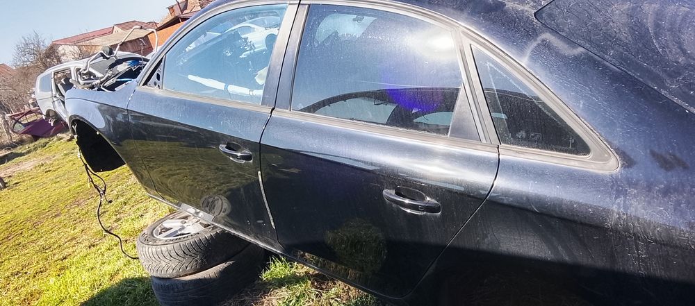 Usa dreapta audi A4 B8 limuzina