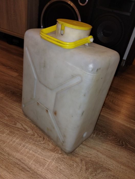 Recipient apă curată ruloută.