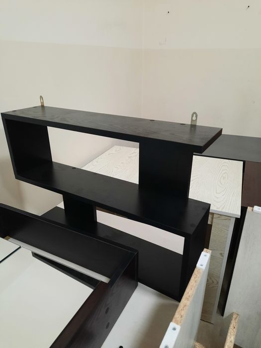 Настенная полка - многофункциональная мебель для любого помещения.