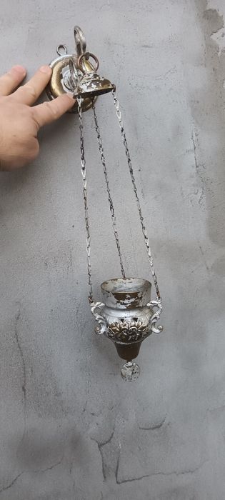 Candela veche din alama