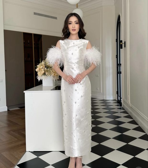 Платье с перьями