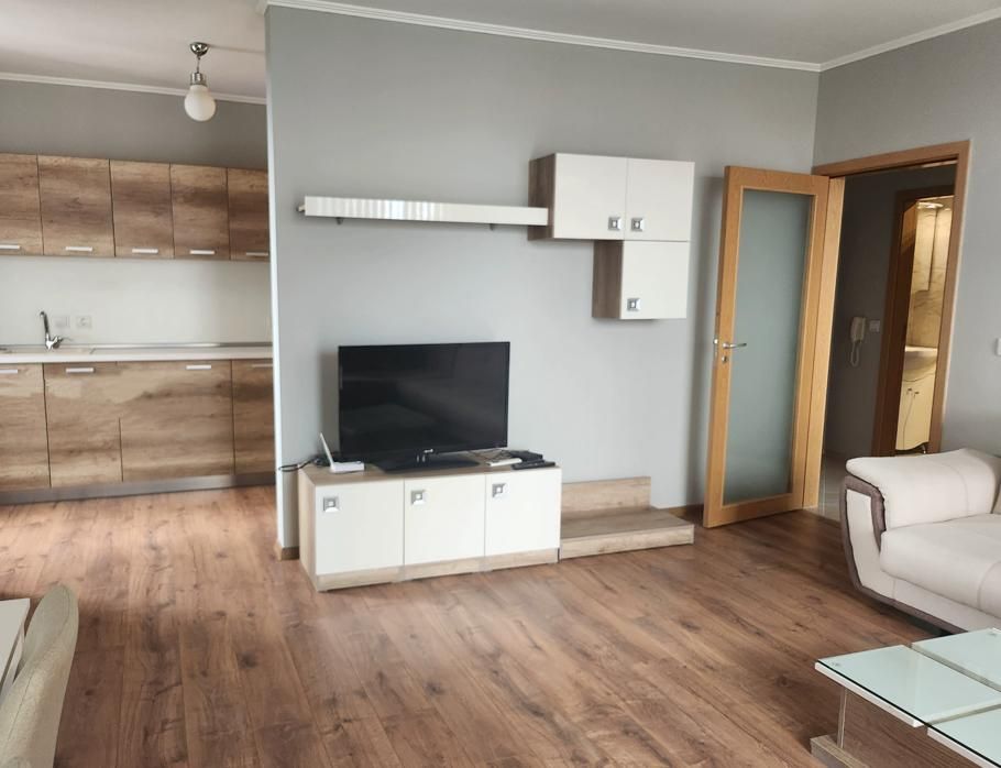 Дава се под наем Двустаен апартамент в Пловдив, Остромила - 60 кв.м за 425 € - Снимка #1