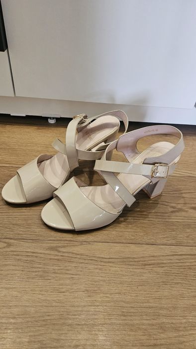 Босоножки женские