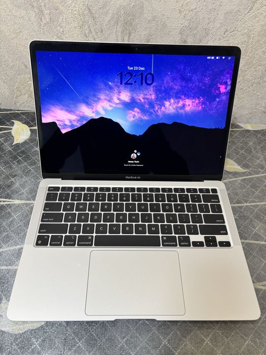 Apple Gift Box: iPhone 15 + MacBook Air M1 + AirPods Pro 2