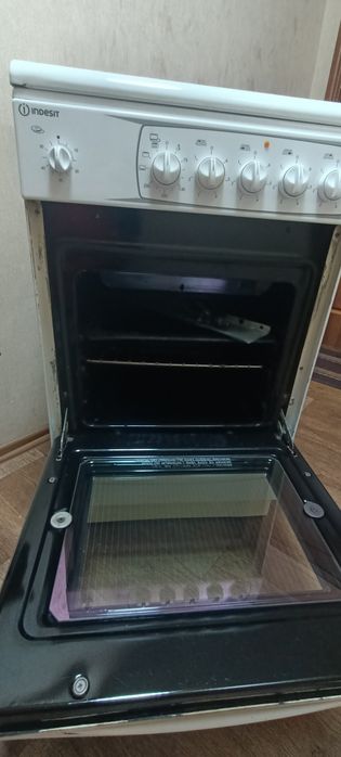 Продам кухонную плиту INDESIT