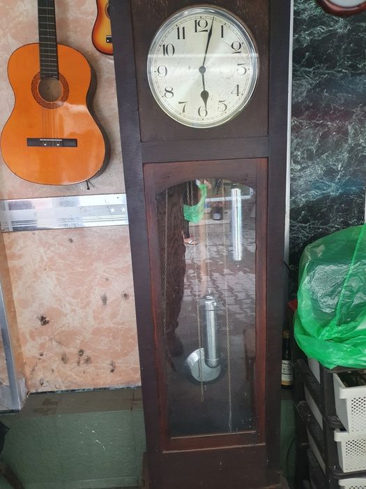 Старинен стенен часовник