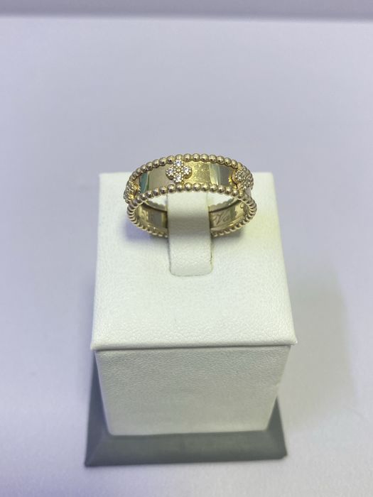 Кольцо из золота Van cleef в отличном состоянии