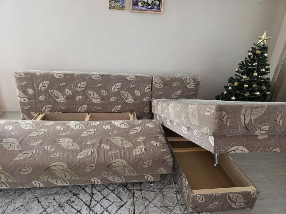 Разтегателен диван с табуретка