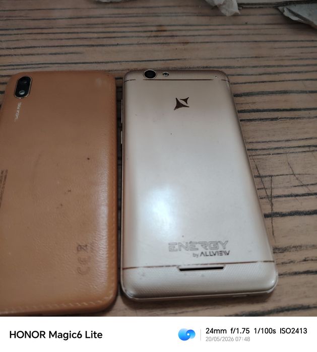 Vând 2 telefoane
