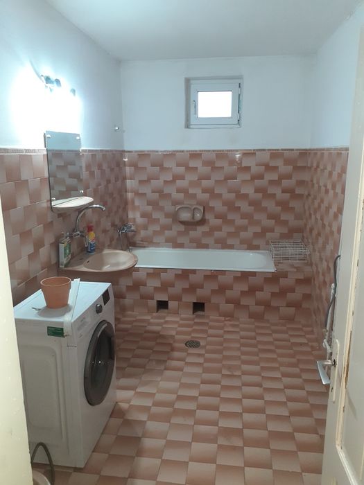 Apartamnet la caaa de inchiriat
