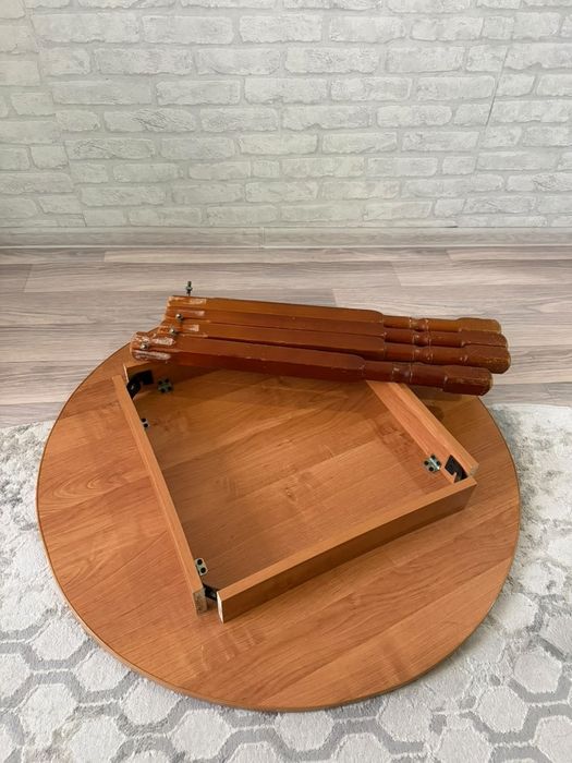 Продам кухонный стол