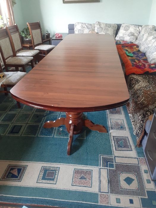 Продам стол для гостиной