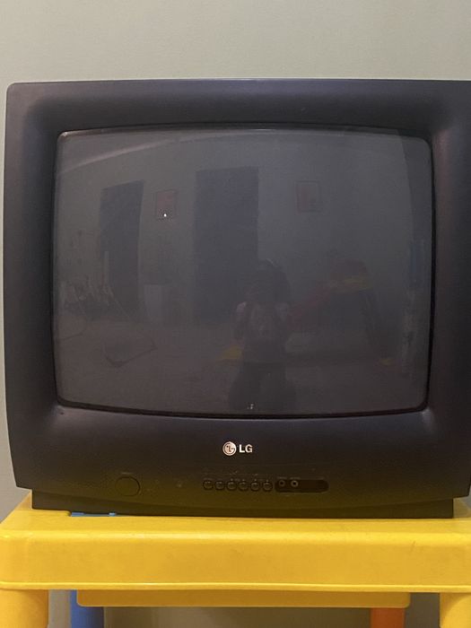Телевизор LG в хорошем состоянии