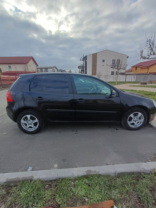 Vînd Vw golf 5 1.6 acte valabile + fiscal pe loc