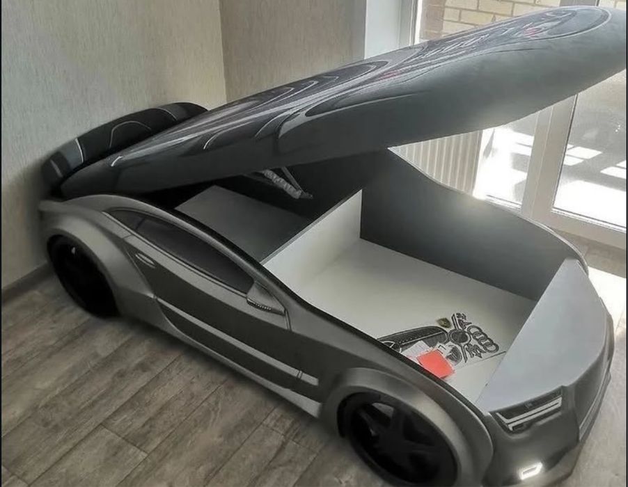 Детская кровать машинка