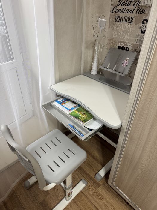 Детский письменный стол