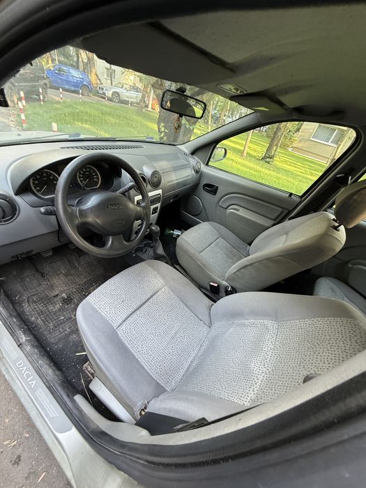 Inchiriez Dacia Logan 60 lei/zi