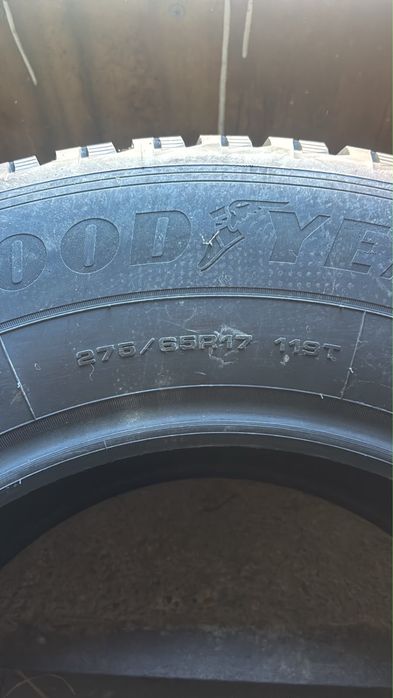 Продам зимние шины 275/65/17