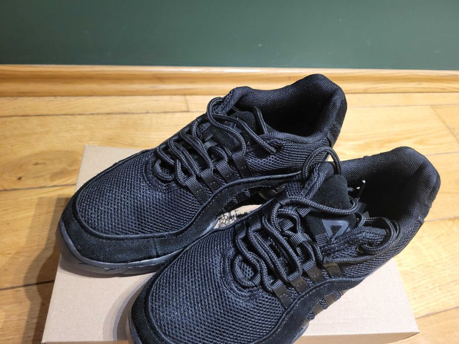 Обувки за танци / Маратонки за народни танци