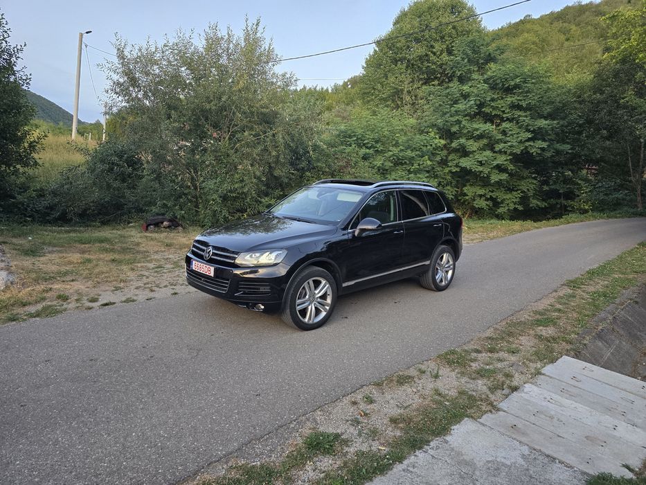 VOLKSWAGEN Touareg