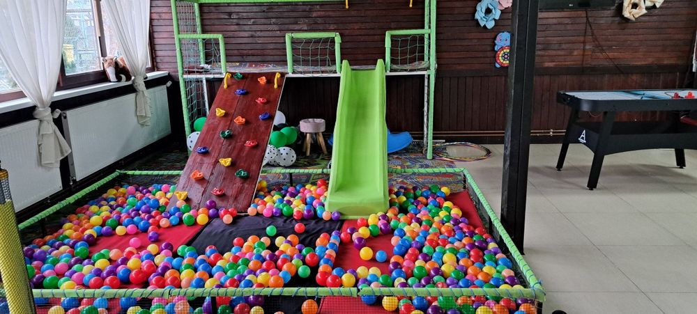 Ansamblu de joaca-  apx 14 mp suprafata întindere