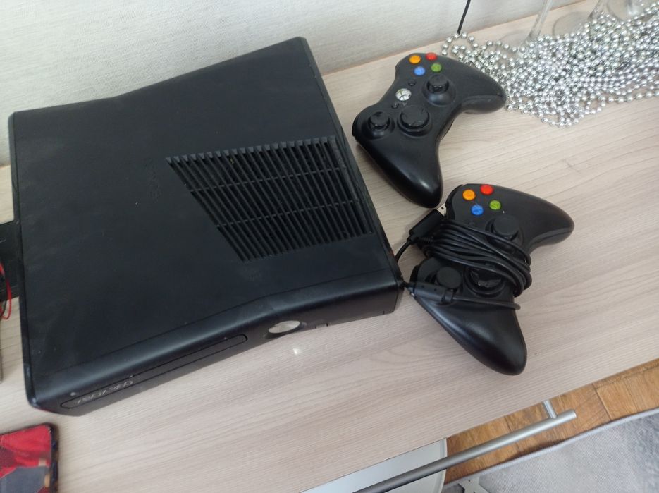 Xbox 360 Slim прошитая