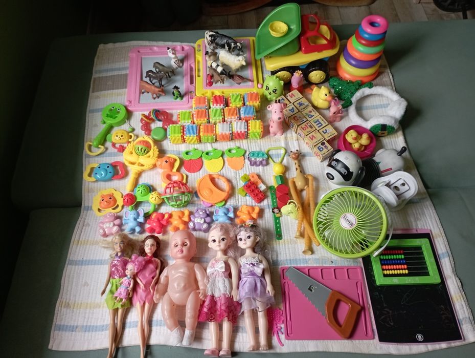 Пластиковые детские игрушки