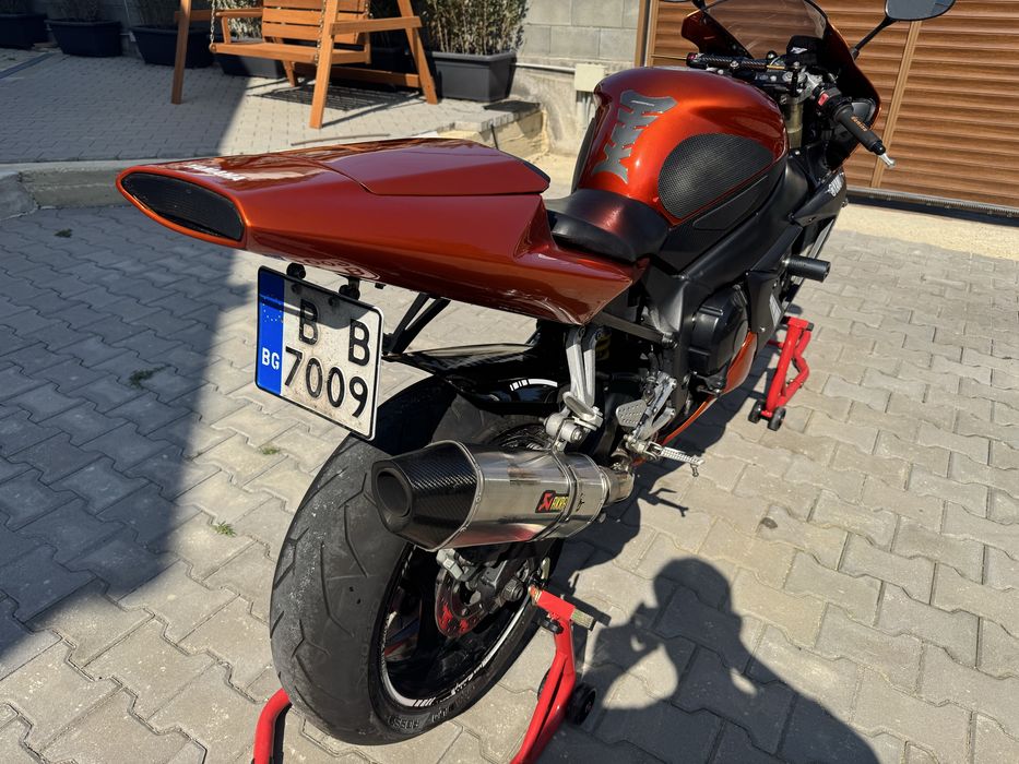 Yamaha YZF-R1  Rn09