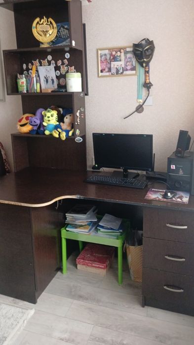 Продам компьютерный стол( только стол)