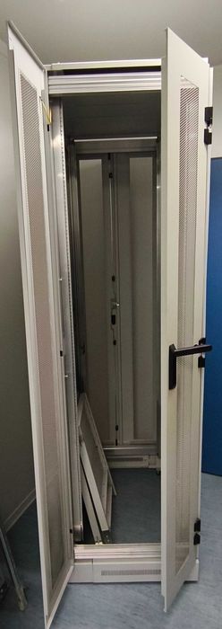 Серверный шкаф KNURR 41U 600x900x2100мм Б/У