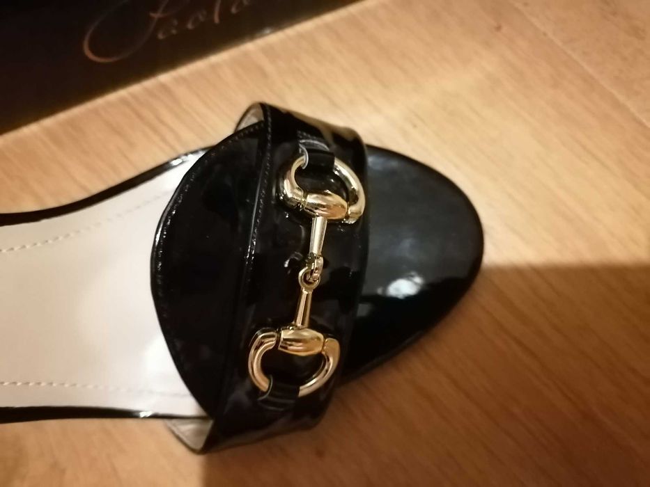 Дамски сандали с ток