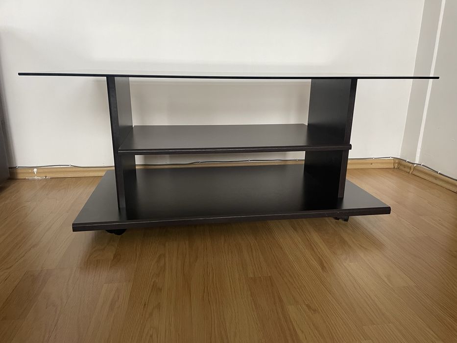 Măsuță din lemn masiv si sticlă