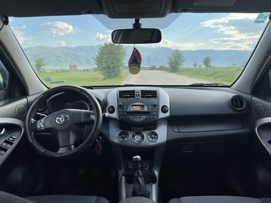 Toyota RAV4 2.0 – надежден SUV