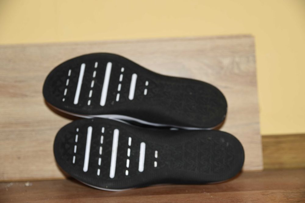 Nike оригинални маратонки НОВИ 47 номер